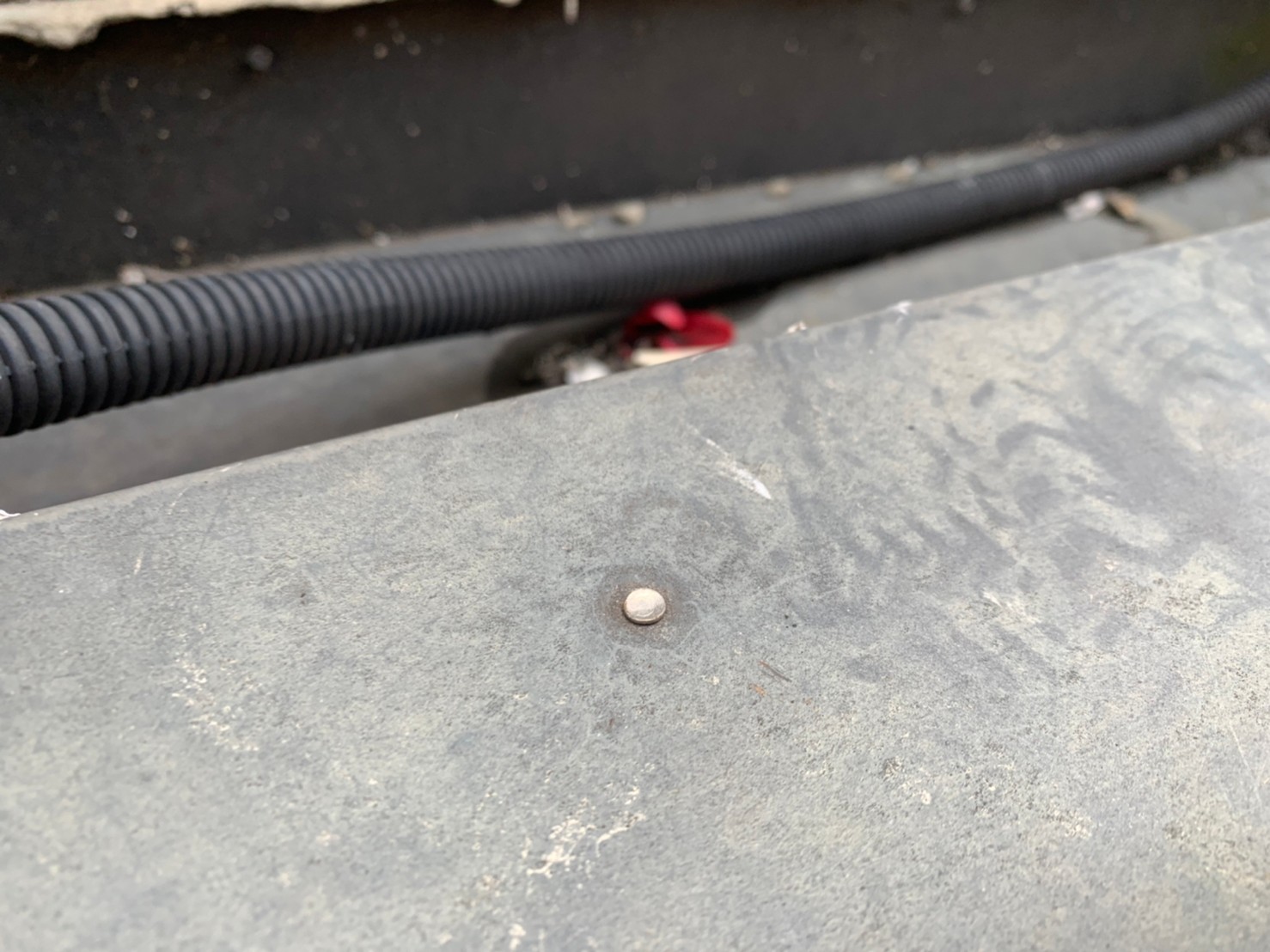 笠木板金釘浮き打ち込み